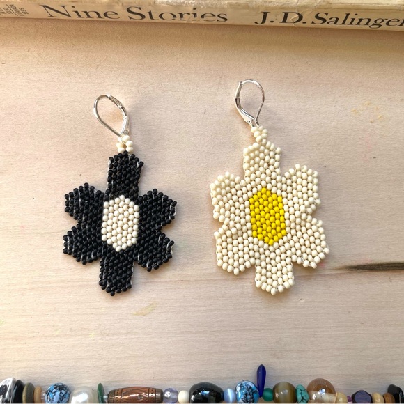 HANDMADE GLASS EARRINGS | Daisy vs Daisy Small Batch Handwoven Earrings - Picture 6 of 7